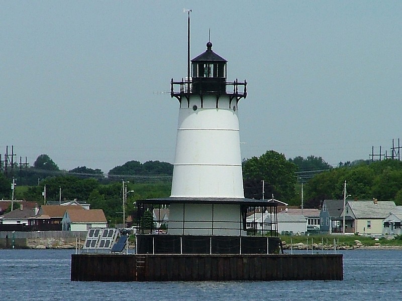 Massachusetts / Borden Flats lighthouse
Author of the photo: [url=https://www.flickr.com/photos/larrymyhre/]Larry Myhre[/url]

Keywords: Offshore;United States;Rhode island;Atlantic ocean