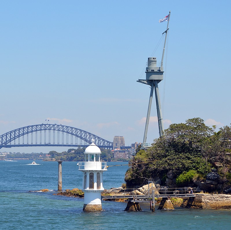 Sydney Harbour / Bradley's Head lighthouse
Mast behind is fixed point (PA)
Author of the photo: [url=https://www.flickr.com/photos/42283697@N08/]Tom Kennedy[/url]

Keywords: Sydney Harbour;Australia;Tasman sea;New South Wales;Offshore
