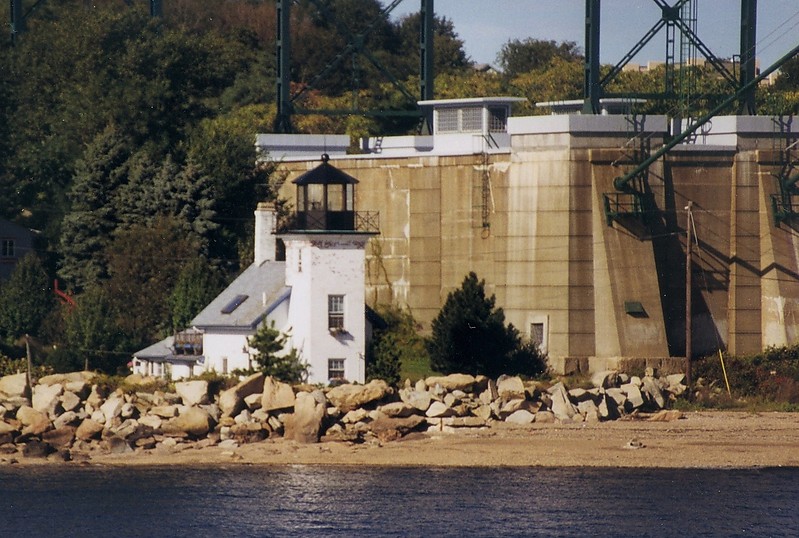 Rhode island / Bristol Ferry lighthouse
Author of the photo: [url=https://www.flickr.com/photos/larrymyhre/]Larry Myhre[/url]

Keywords: Massachusetts;United States;Mount Hope Bay