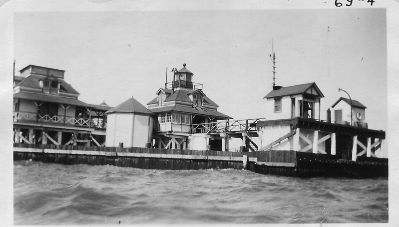 California / Roe Island lighthouse
Photo from [url=http://www.uscg.mil/history/weblightships/LightshipIndex.asp]US Coast Guard site[/url]
Keywords: United States;Pacific ocean;Historic;California