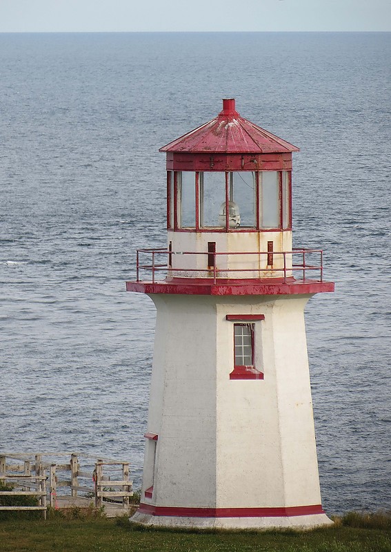 Quebec / Cap Blanc lighthouse
Author of the photo: [url=https://www.flickr.com/photos/21475135@N05/]Karl Agre[/url]

Keywords: Canada;Quebec;Gulf of Saint Lawrence