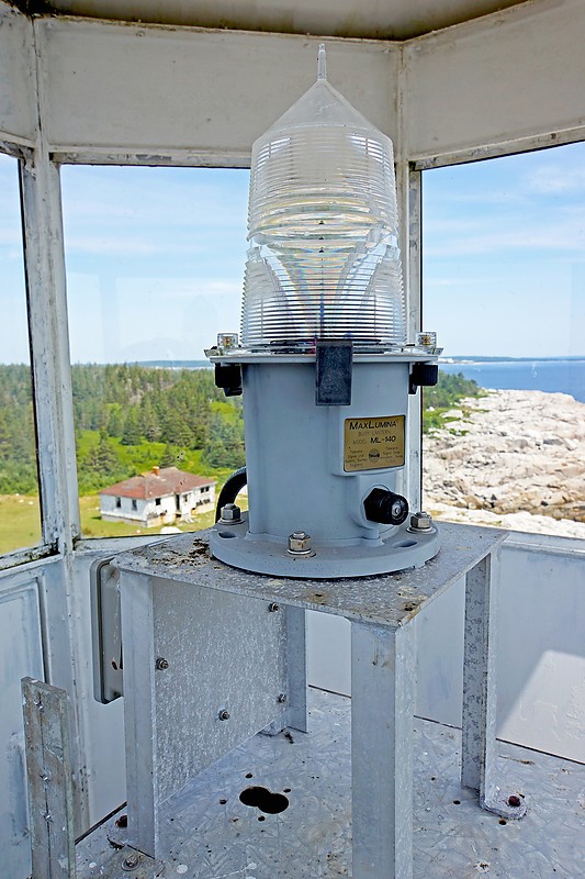Nova Scotia / Cape Roseway lighthouse - lamp
Author of the photo: [url=https://www.flickr.com/photos/archer10/] Dennis Jarvis[/url]

Keywords: Nova Scotia;Canada;Atlantic ocean;Lamp