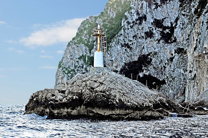 Isola di Capri / Capo Tiberio (Lo Capo) Scoglio La Longa di Mezzogiorno light
Author of the photo: [url=https://www.flickr.com/photos/archer10/] Dennis Jarvis[/url]

Keywords: Capri;Italy;Tyrrhenian Sea