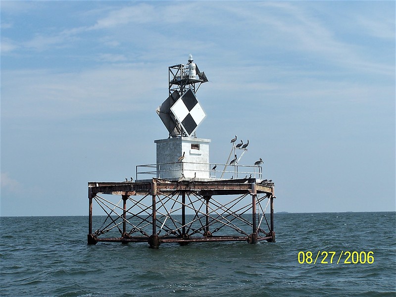Maryland / Holland Island Bar light
Author of the photo: [url=https://www.flickr.com/photos/bobindrums/]Robert English[/url]
Keywords: Chesapeake Bay;Maryland;Offshore;United States