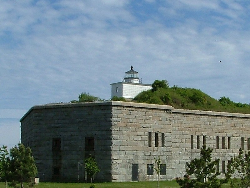 Massachusetts / Fort Taber / Clark's Point lighthouse
Author of the photo: [url=https://www.flickr.com/photos/larrymyhre/]Larry Myhre[/url]

Keywords: Massachusetts;New Bedford;United States;Atlantic ocean