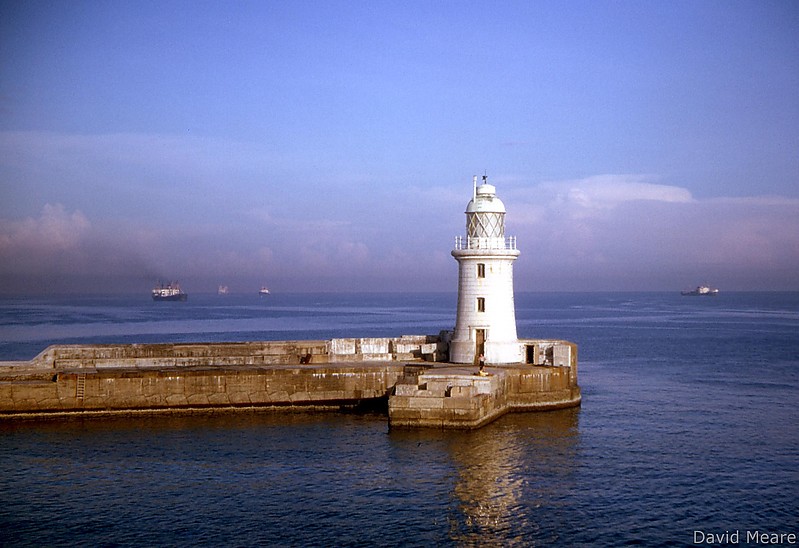 Colombo Southwest Breakwater lighthouse
Photo of 1964
Photo from collection of David Meare, used with permission
Keywords: Colombo;Sri Lanka;Indian ocean;Historic