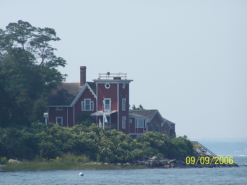 Rhode island / Conanicut Island lighthouse
Author of the photo: [url=https://www.flickr.com/photos/bobindrums/]Robert English[/url]
Keywords: Rhode Island;United States;Atlantic ocean