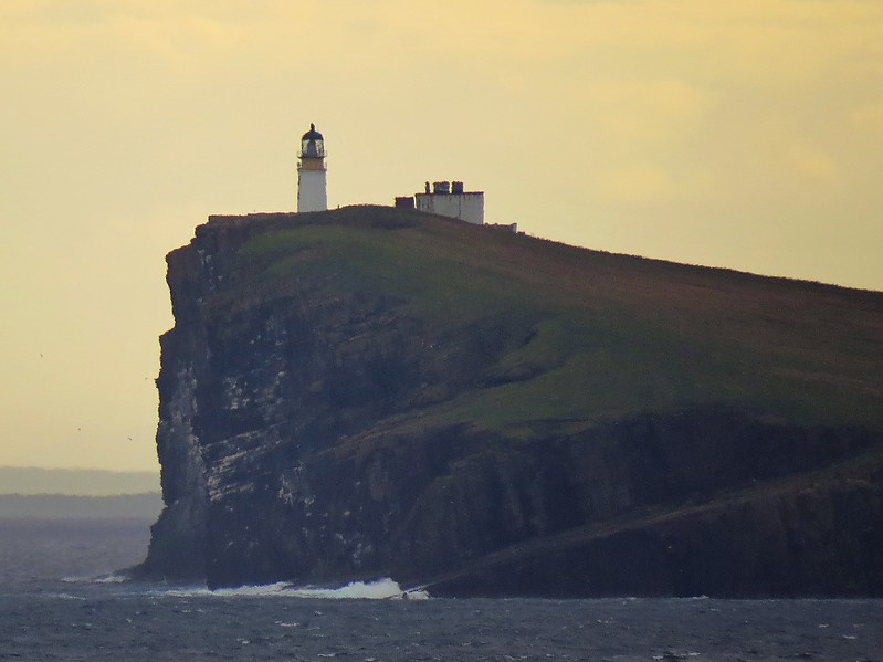 Orkney Islands / Copinsay lighthouse
Author of the photo: [url=https://www.flickr.com/photos/larrymyhre/]Larry Myhre[/url]
Keywords: Orkney islands;Scotland;United Kingdom;Atlantic ocean