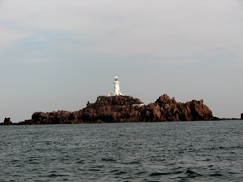 Jersey / La Corbiere lighthouse
Author of the photo: [url=https://www.flickr.com/photos/16141175@N03/]Graham And Dairne[/url]
Keywords: Jersey;English channel;United Kingdom