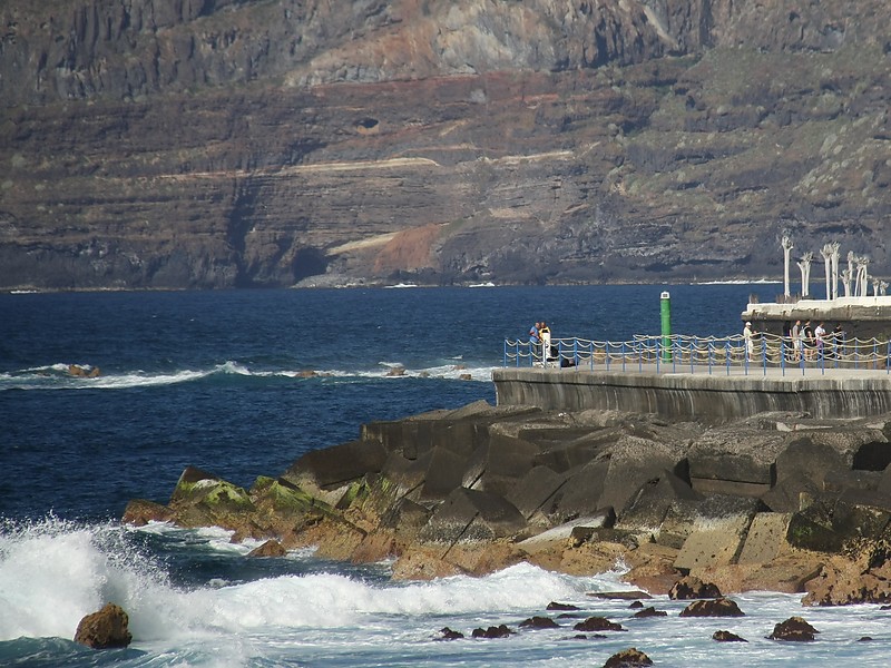 Canary islands / Tenerife / Puerto de la Cruz Breakwater Head light
Keywords: Canary Islands;Tenerife;Atlantic ocean;Spain