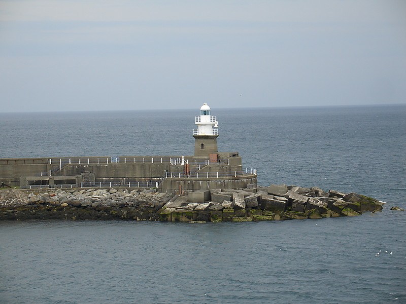 Fishguard Entrance lighthouse
Keywords: Fishguard;Wales;United Kingdom;Saint George channel