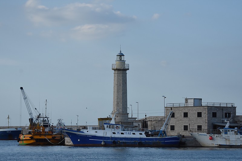 MOLFETTA - Molo Foraneo SW Corner Lighthouse
Keywords: Apulia;Adriatic sea;Italy;Molfetta