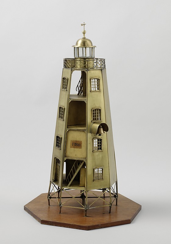 Dutch national museum / Java / Duiveneiland lighthouse model
Now Pulau Tabuan
Made in 1870
[url=https://www.rijksmuseum.nl]Source[/url]
Keywords: Museum