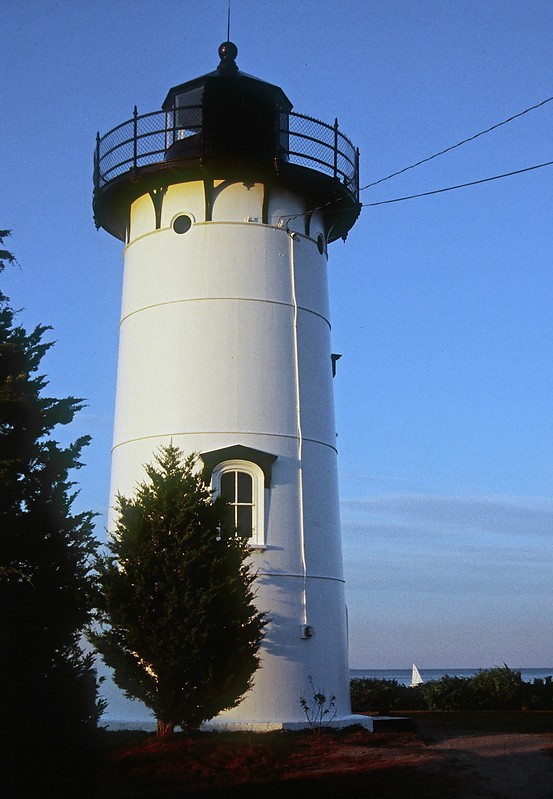 Massachusetts / East Chop lighthouse
Author of the photo: [url=http://www.flickr.com/photos/papa_charliegeorge/]Charlie Kellogg[/url]
Keywords: United States;Massachusetts;Atlantic ocean