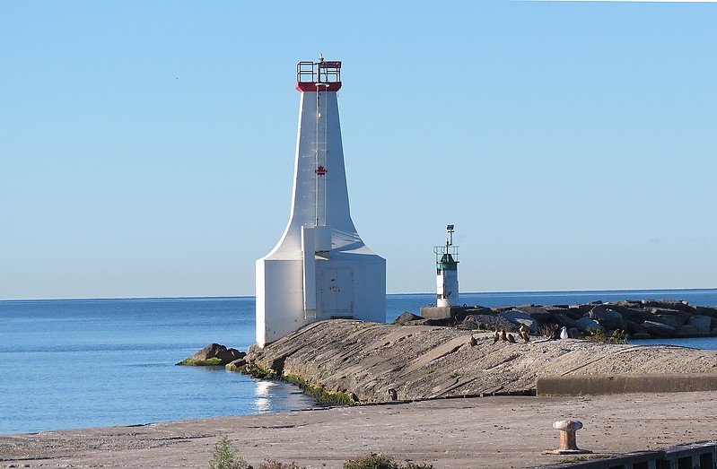 Cobourg East Pierhead Lighthouse
Author of the photo: [url=https://www.flickr.com/photos/21475135@N05/]Karl Agre[/url]
Keywords: Cobourg;Lake Ontario;Canada