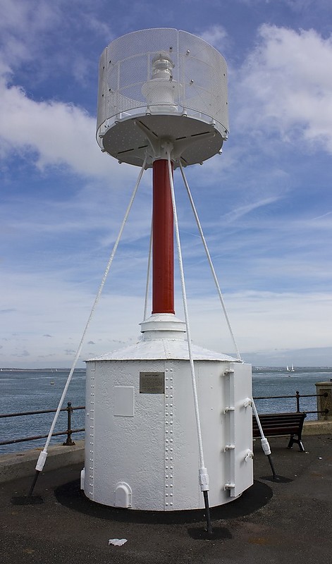 Isle of Wight / Egypt point beacon
Author of the photo: [url=https://www.flickr.com/photos/34919326@N00/]Fin Wright[/url]

Keywords: Isle of Wight;England;United Kingdom