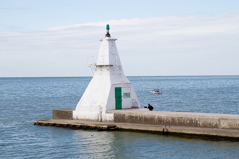 Rondeau West Breakwater (Range Front) light
Photo source:[url=http://lighthousesrus.org/index.htm]www.lighthousesRus.org[/url]
Non-commercial usage with attribution allowed
Keywords: Rondeau;Canada;Lake Erie;Ontario