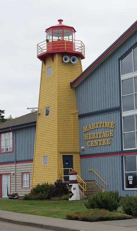 Campbell River Faux lighthouse
Author of the photo: [url=https://www.flickr.com/photos/21475135@N05/]Karl Agre[/url]
Keywords: Vancouver;Canada;Pacific ocean;Faux