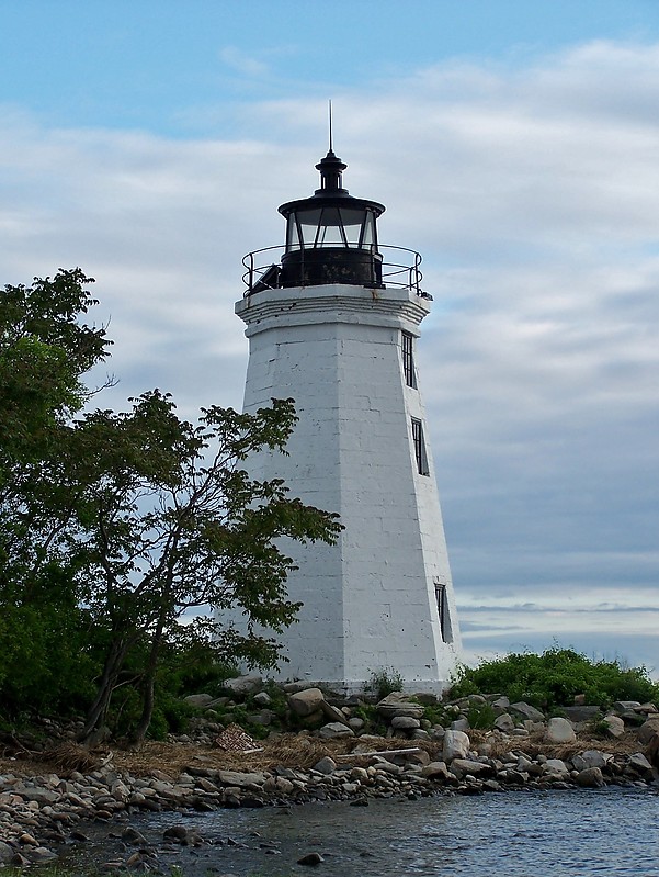 Connecticut / Black Rock Harbor / Fayerweather Island lighthouse
Author of the photo: [url=https://www.flickr.com/photos/bobindrums/]Robert English[/url]
Keywords: Long Island Sound;Connecticut;United States