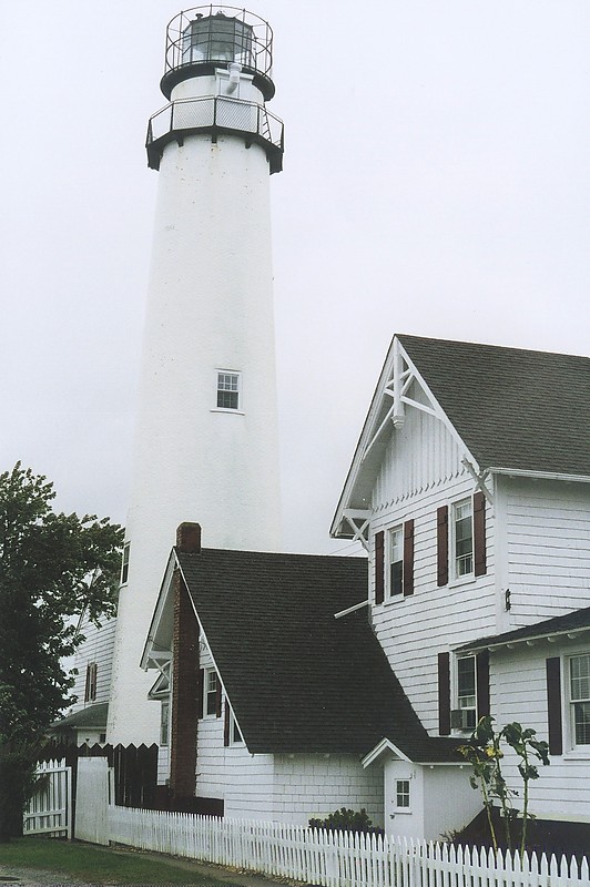 Delaware / Fenwick Island Lighthouse
Author of the photo: [url=https://www.flickr.com/photos/larrymyhre/]Larry Myhre[/url]

Keywords: Delaware;United States;Atlantic ocean