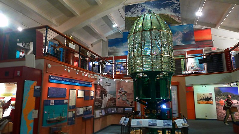 Santa Barbara Maritime Museum / First-order Fresnel lens from Point Conception Light
Author of the photo: [url=https://jeremydentremont.smugmug.com/]nelights[/url]
Keywords: Museum;Lamp