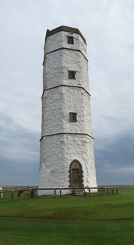 Flamborough Head (Chalk Tower) daymark
Author of the photo: [url=https://www.flickr.com/photos/21475135@N05/]Karl Agre[/url]
Keywords: Flamborough;Yorkshire;North sea;England;United Kingdom