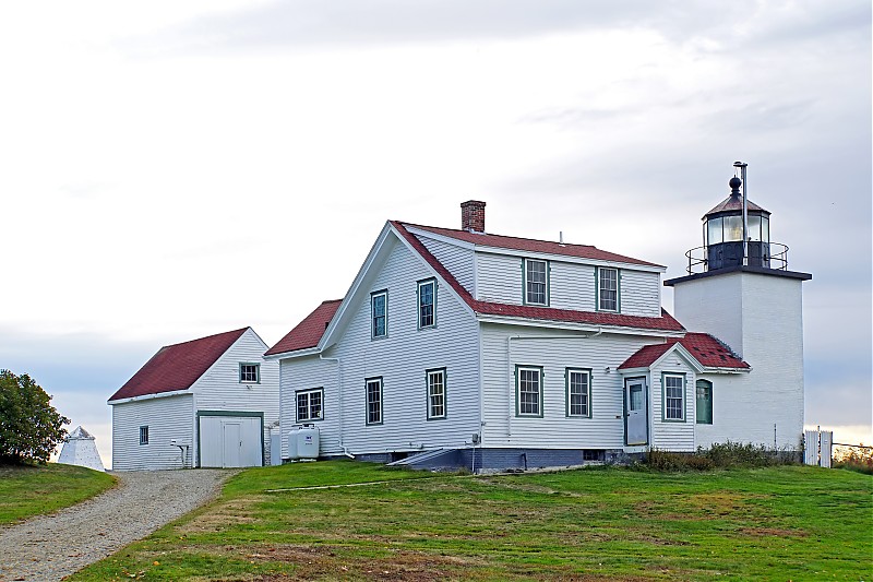 Maine /  Fort Point lighthouse
Author of the photo: [url=https://www.flickr.com/photos/archer10/]Dennis Jarvis[/url]
Keywords: Maine;Atlantic ocean;United States