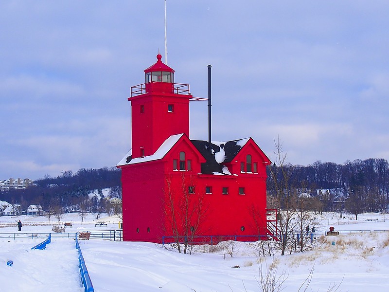 Michigan /  Holland Harbor South Pierhead lighthouse at winter
AKA Big Red
Author of the photo: [url=https://www.flickr.com/photos/selectorjonathonphotography/]Selector Jonathon Photography[/url]
Keywords: Michigan;Holland;Lake Michigan;United States;Winter