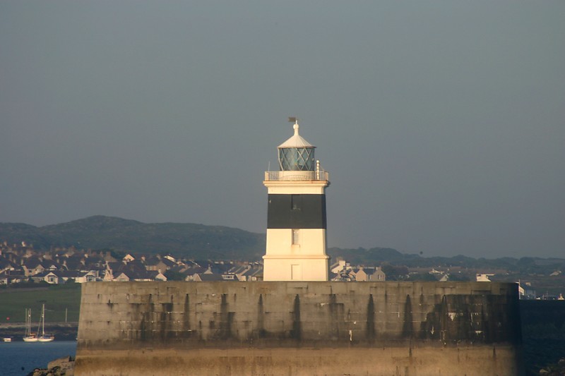 Holyhead Breakwater lighthouse
'Photo source:[url=http://lighthousesrus.org/index.htm]www.lighthousesRus.org[/url]
Keywords: United Kingdom;Wales;Holyhead;Irish sea