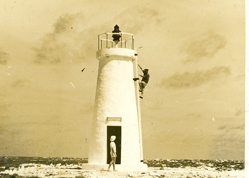 Howland Island / Amelia Earhart light
Constructed 1937
Destroyed by Japan forces in 1942
Restored in 1963 as day beacon
Photo of 1939

Photo from [url=http://www.uscg.mil/history/weblighthouses/USCGLightList.asp]US Coast Guard site[/url]
Keywords: Howland Island;United States;Pacific ocean;Historic