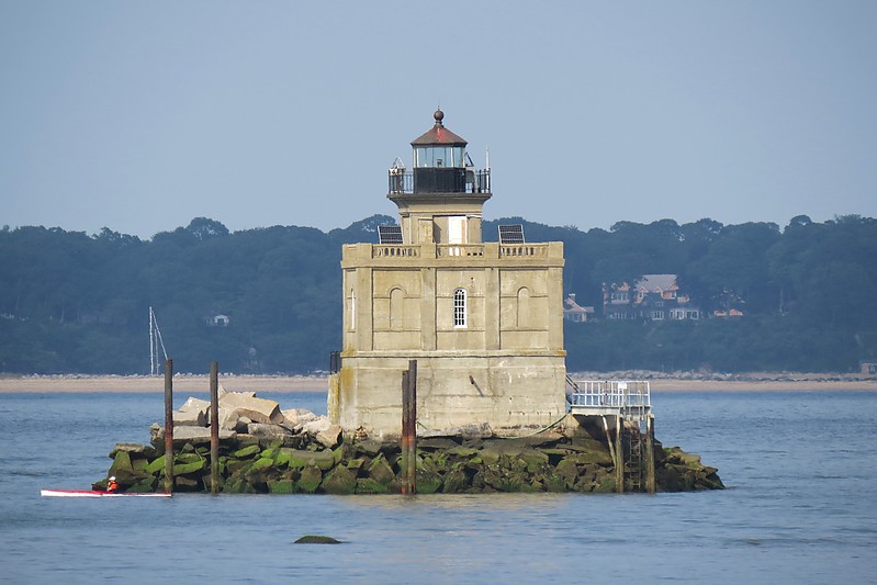 New York / Huntington Harbor lighthouse
Author of the photo: [url=https://www.flickr.com/photos/larrymyhre/]Larry Myhre[/url]
Keywords: New York;Long Island Sound;United States