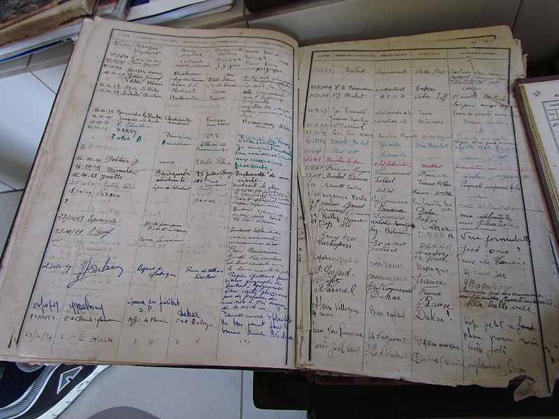 Dakar / Phare des Mamelles - old visitors book
Keywords: Museum