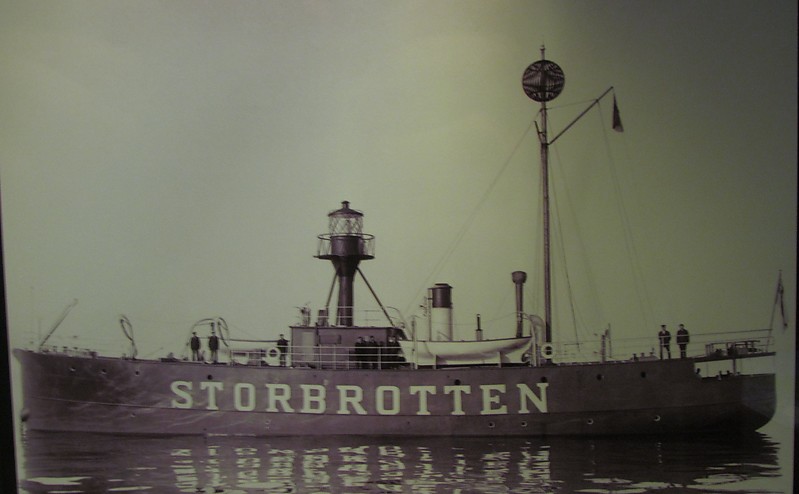 Lightship Storbrotten
Built 1907. September 16th, 1922 the crew detected a floating mine and attached it to the end of a 50m rope behind the vessel. They informed the authorities and waited for specialists to destroy the mine. But weather changed to storm.  September 21st, 1922	
The floating mine hit the side of the vessel in heavy weather and exploded. The ship sank and six crew members died. Only one man survived the accident. 

Keywords: Finland;Lightship;Historic