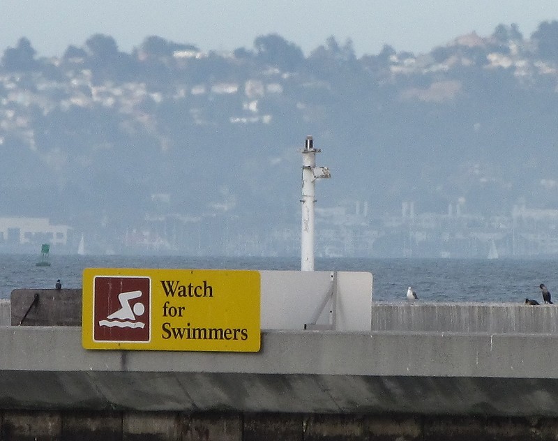 California / San Francisco Bay / Fishermans Wharf Breakwater A light
Keywords: San Francisco;United States;California;Pacific ocean;San Francisco Bay