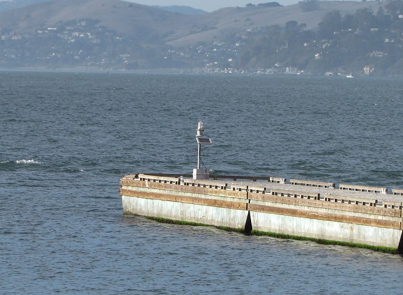 California / San Francisco Marina West Basin Floating Breakwater N End light No 1
Keywords: San Francisco;United States;California;Pacific ocean;San Francisco Bay