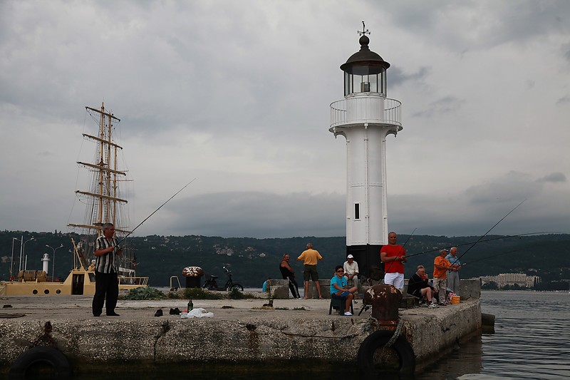 Varna East Breakwater Spur lighthouse
Keywords: Varna;Bulgaria;Black sea