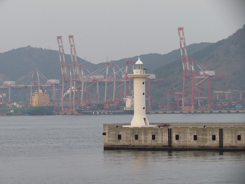 Busan North Outer Harbour / Haegyeong lighthouse
Keywords: Busan;South Korea;Korea Strait