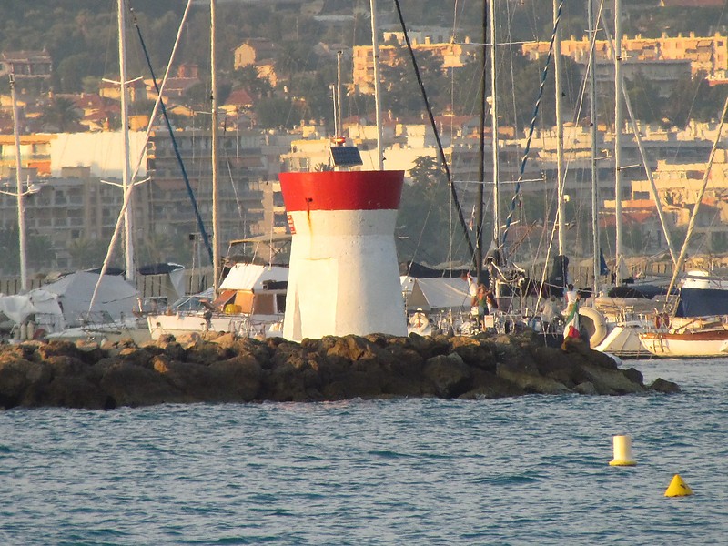 Cot d'Azur / Marina Baie des Anges south breakwater light
Keywords: Cote-d-Azur;Antibes;France;Nice;Mediterranean sea