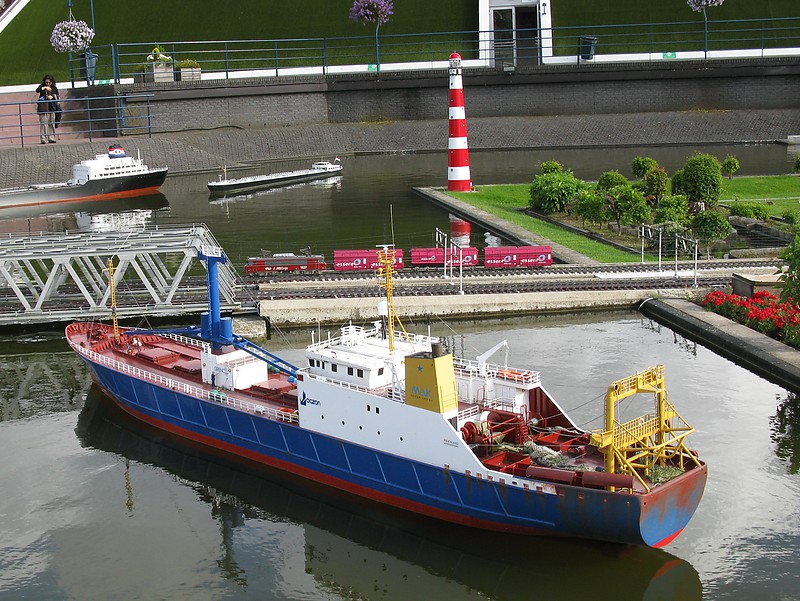 Netherlands / Den Haag / Lighthouse model in Madurodam
Keywords: Artwork