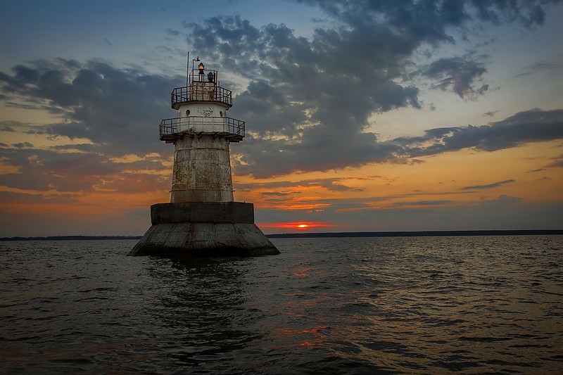 Gulf of Finland / Vyborgskiy lighthouse at sunset
Author of the photo: [url=http://fotki.yandex.ru/users/vladimirmax7/]Vladimir Maximov[/url]
Keywords: Gulf of Finland;Russia;Vyborg;Offshore;Sunset