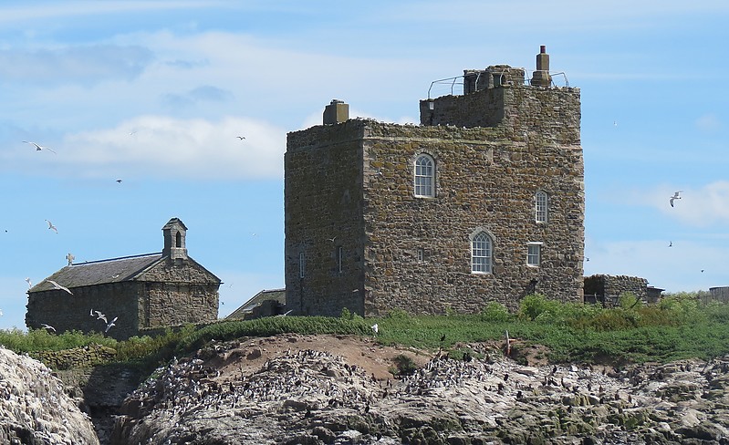 Prior Castell's Tower (old lighthouse)
Author of the photo: [url=https://www.flickr.com/photos/21475135@N05/]Karl Agre[/url]
Keywords: Farne Islands;England;United Kingdom;North Sea