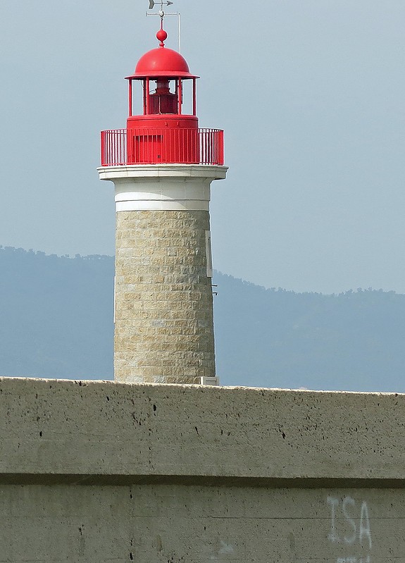 Saint-Tropez / Jetée Nord lighthouse
AKA Phare Rouge
Author of the photo: [url=https://www.flickr.com/photos/21475135@N05/]Karl Agre[/url]

Keywords: Saint-Tropez;France;Mediterranean sea