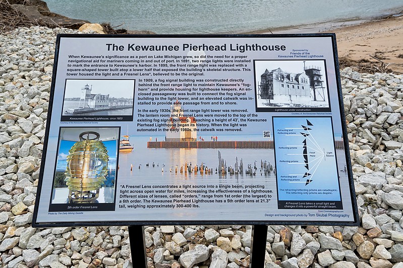 Wisconsin /  Kewaunee Pierhead lighthouse - plate
Author of the photo: [url=https://www.flickr.com/photos/selectorjonathonphotography/]Selector Jonathon Photography[/url]
Keywords: Wisconsin;Kewaunee;Michigan;United States;Plate