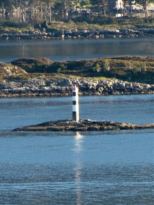 Borgundfjorden / Kveitskjer light
Keywords: Norway;Norwegian sea;Alesund;Valderhaugfjorden