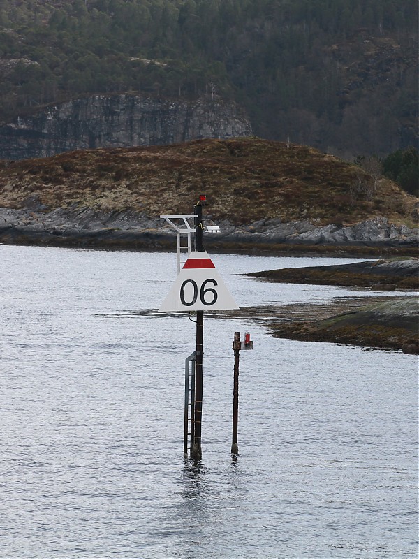 Kvingra / Eidshaug S light
Keywords: Rorvik;Norway;Norwegian sea;Kvingra;Offshore