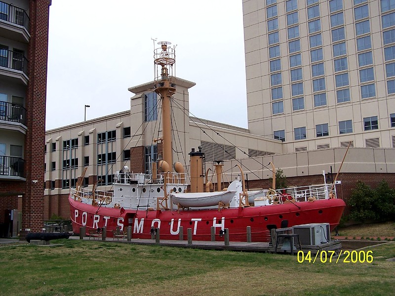 United States Lightvessel 101 (LV 101/WAL 524) - Portsmouth
Author of the photo: [url=https://www.flickr.com/photos/bobindrums/]Robert English[/url]
Keywords: Virginia;United States;Atlantic ocean;Portsmouth;Lightship