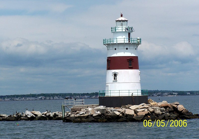 New York / Latimer Reef lighthouse
Author of the photo: [url=https://www.flickr.com/photos/bobindrums/]Robert English[/url]

Keywords: New York;Atlantic ocean;United States
