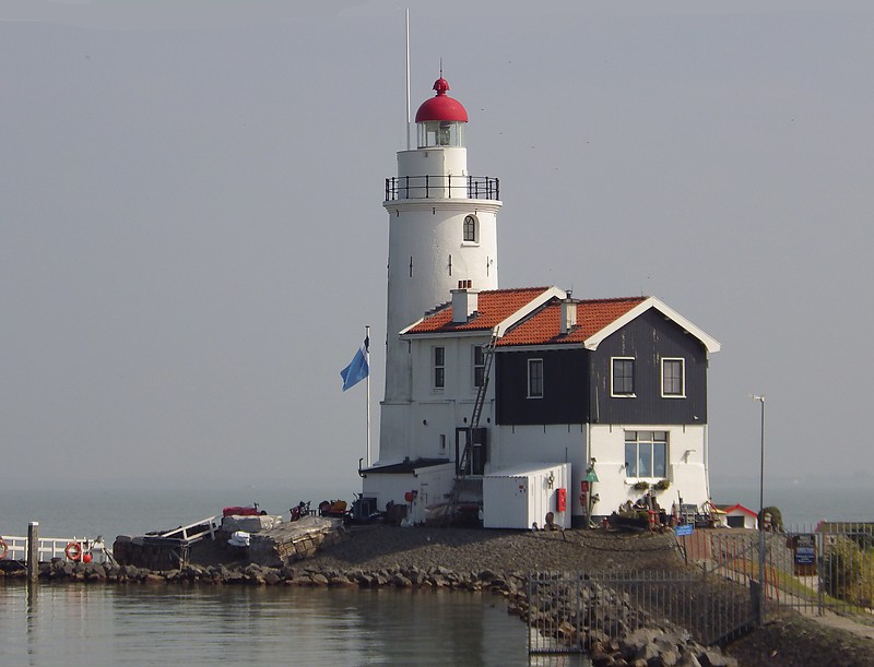 IJsselmeer / Paard van Marken Lighthouse
Author of the photo: [url=https://www.flickr.com/photos/21475135@N05/]Karl Agre[/url]

Keywords: IJsselmeer;Marken;Netherlands