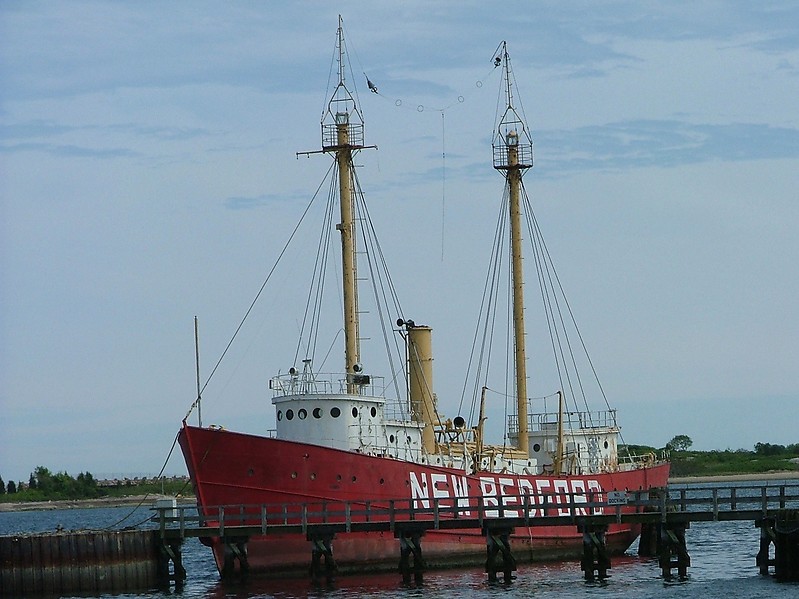 Massachusetts / New Bedford / Lightship New Bedford (US Lightvessel 114 (LV 114, WAL-536))
The Lightship New Bedford seen tied up in New Bedford shortly before it was sold for scrap and destroyed. In the rear of the photo is the Plamer Island Lighthouse.
Author of the photo: [url=https://www.flickr.com/photos/larrymyhre/]Larry Myhre[/url]

Keywords: United States;Lightship;Massachusetts