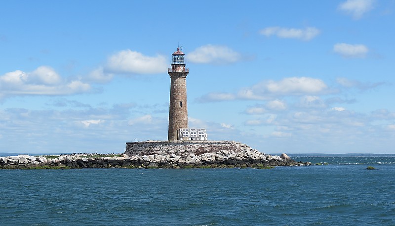 New York / Little Gull Island lighthouse
Author of the photo: [url=https://www.flickr.com/photos/21475135@N05/]Karl Agre[/url]

Keywords: New York;Atlantic ocean;United States